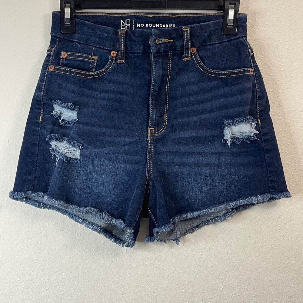 No Boundaries Distressed High-Waisted Denim Shorts With Frayed Hem Size 5 - Picture 2 of 10